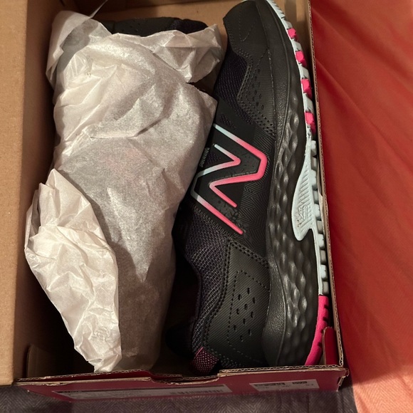 NIB! NB Trail Runners Black with Color Accents - Picture 4 of 11